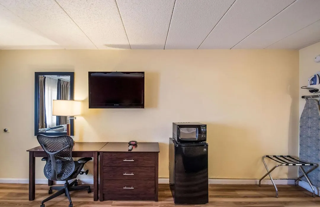 Econo Lodge Kearney - Liberty-1