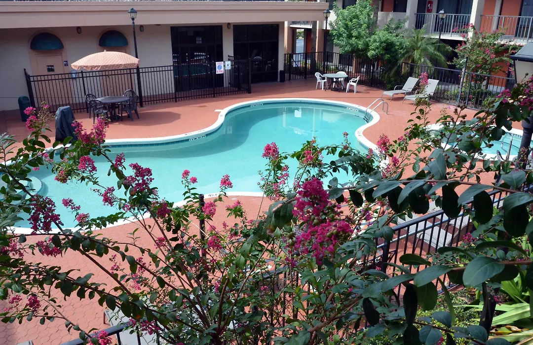 Days Inn & Suites By Wyndham Orlando Airport-1