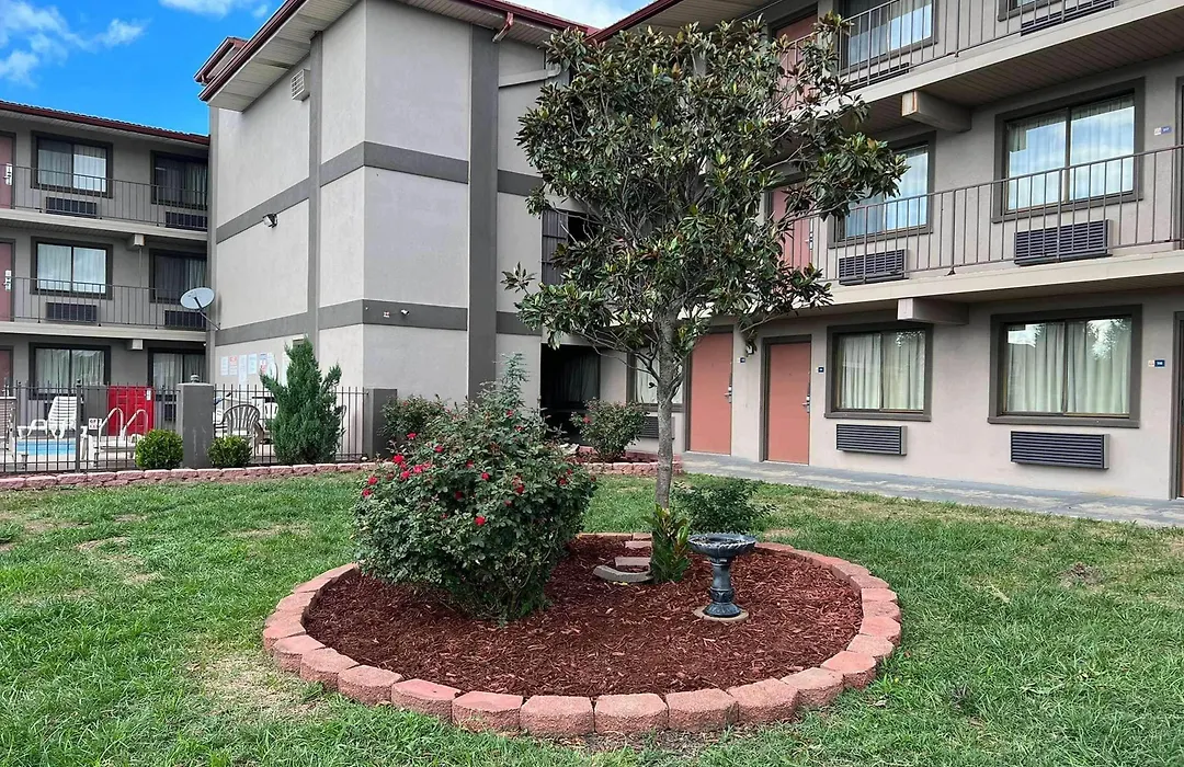 Days Inn & Suites By Wyndham Springfield On I-44-1