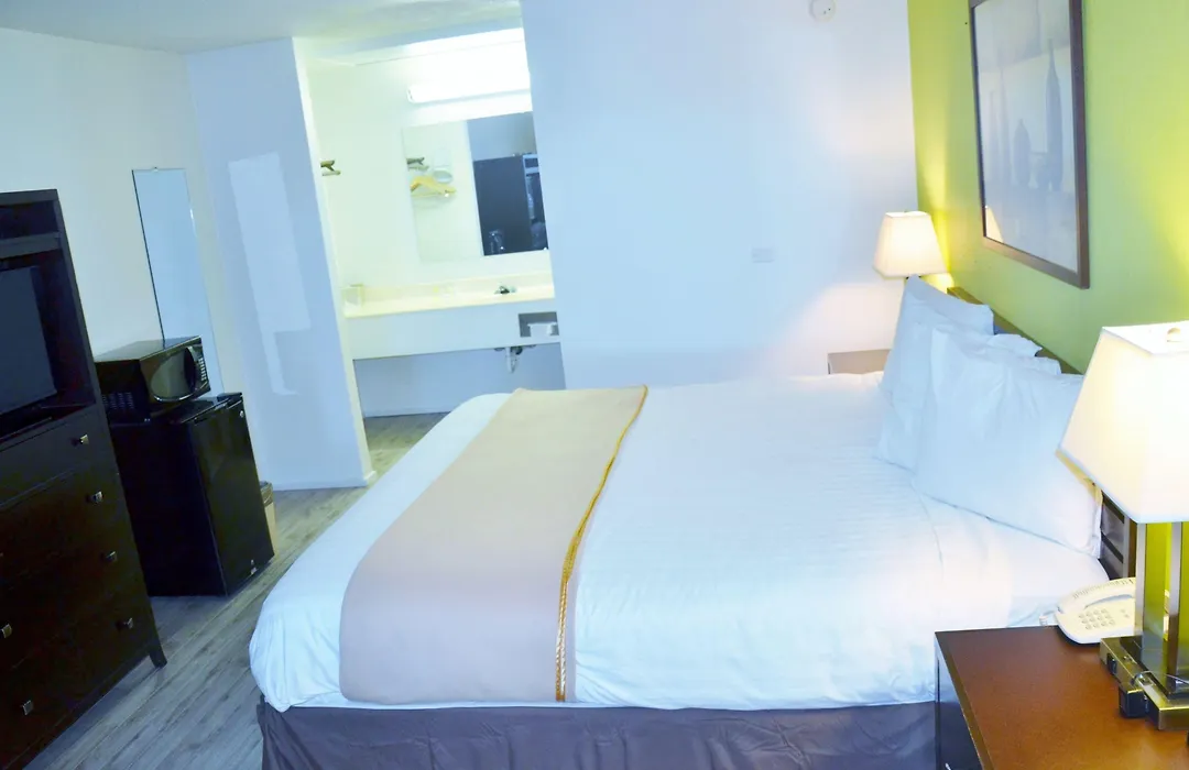 Travelodge By Wyndham Lincoln Northeast-1