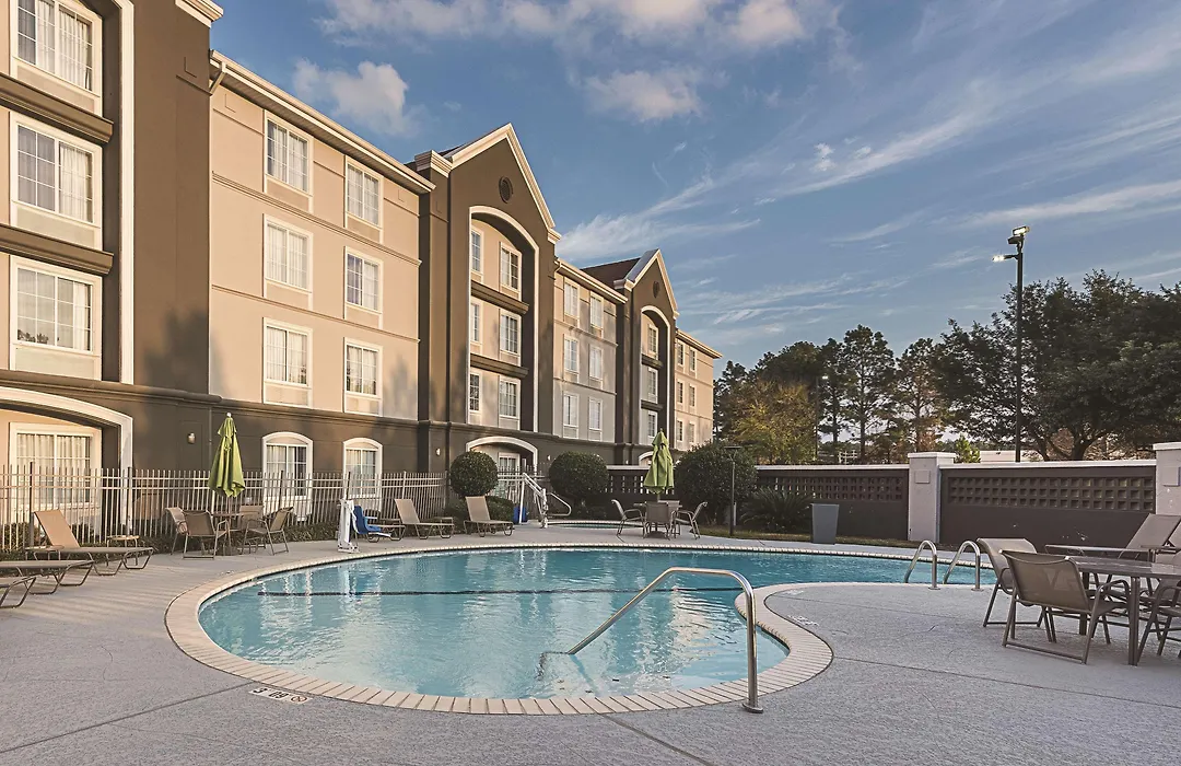 La Quinta Inn & Suites By Wyndham Shreveport Airport-1