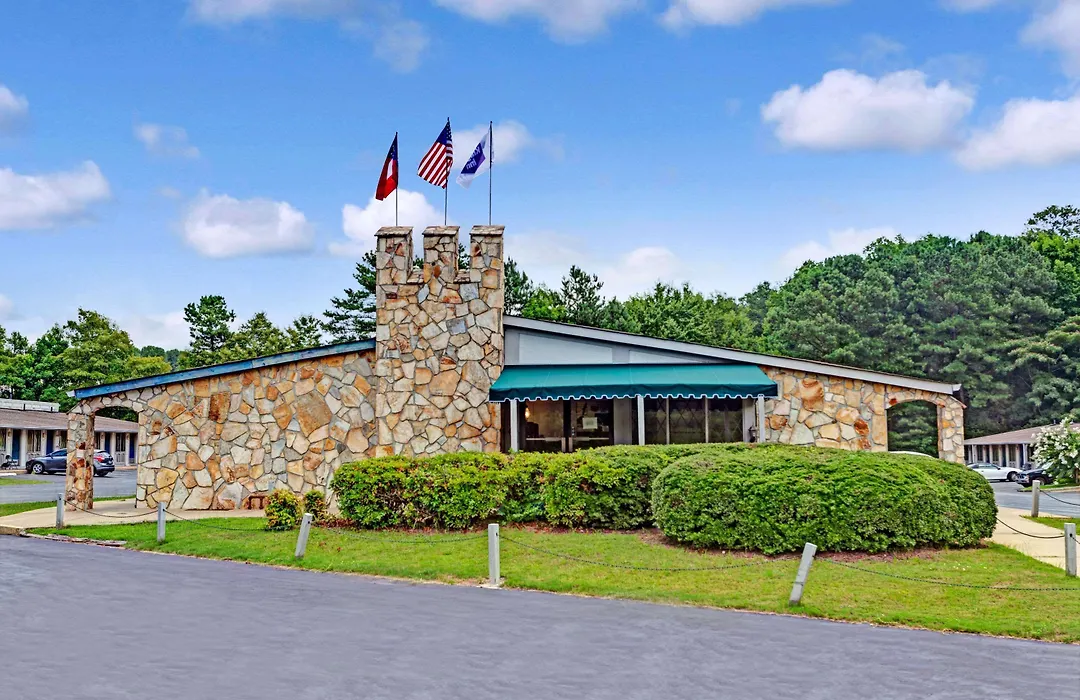 Knights Inn Austell-1