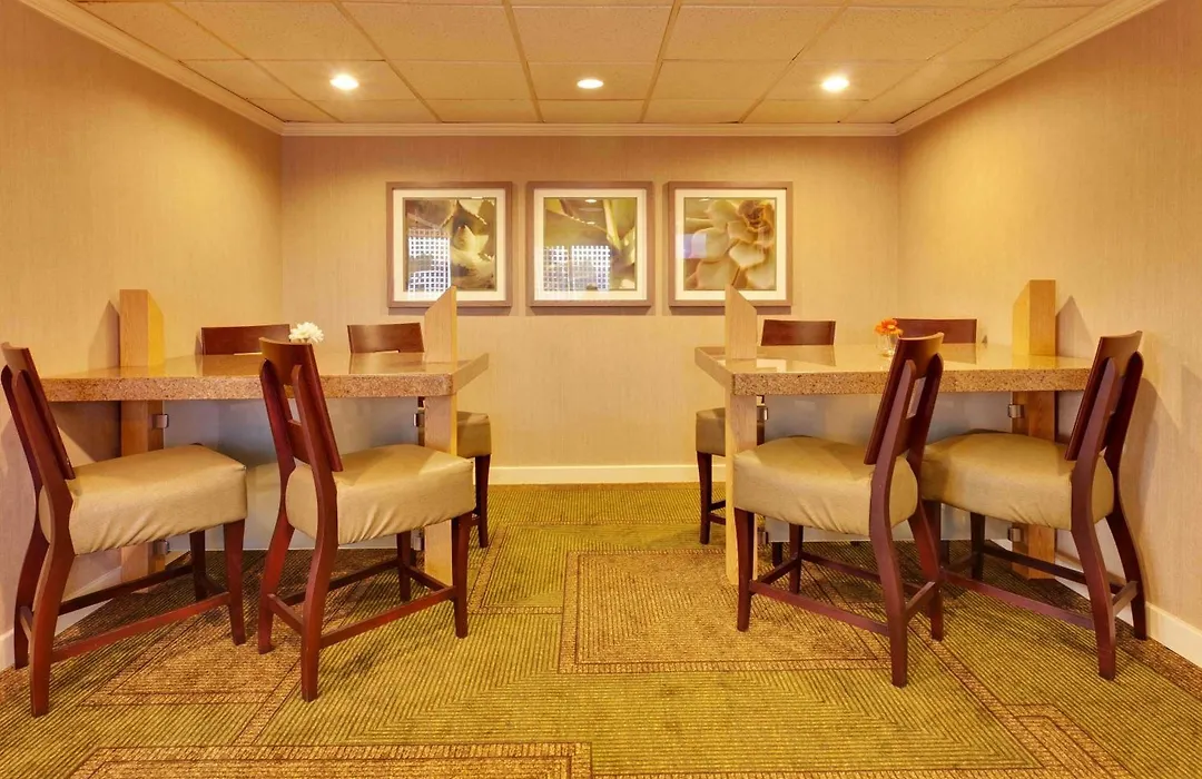 La Quinta By Wyndham Plattsburgh-1