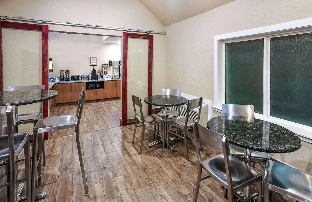 Days Inn & Suites By Wyndham Greeley-1
