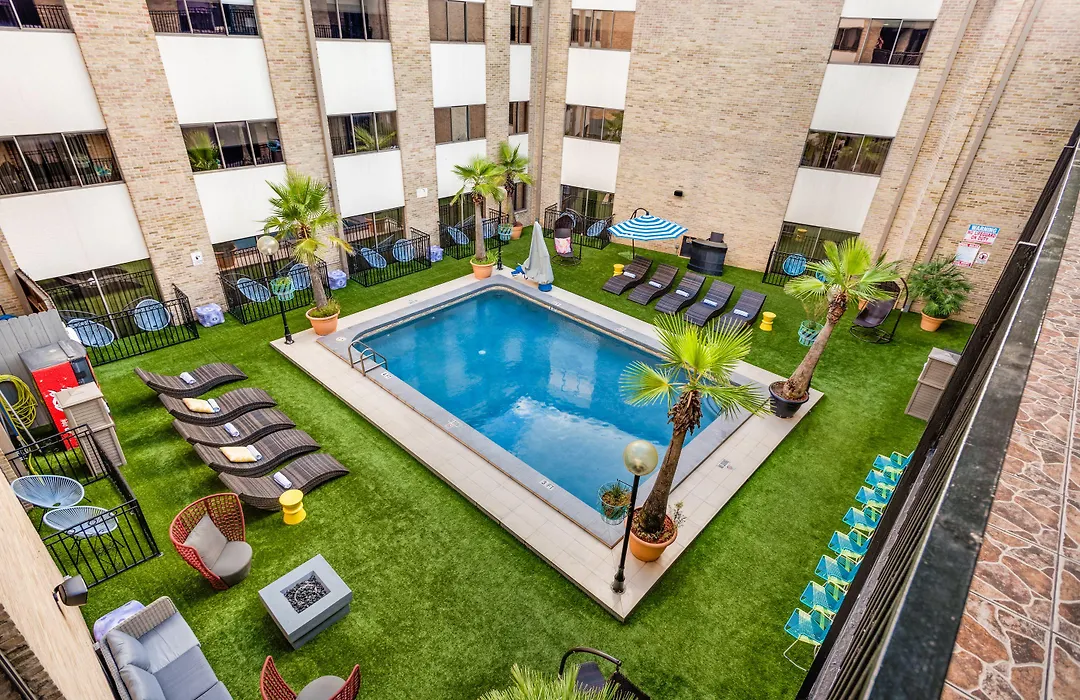 Riverwalk Plaza Hotel-1