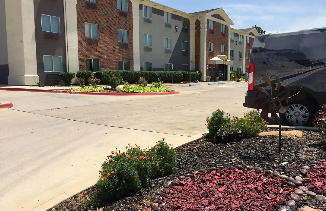 Super 8 By Wyndham Bedford Dfw Airport West-1