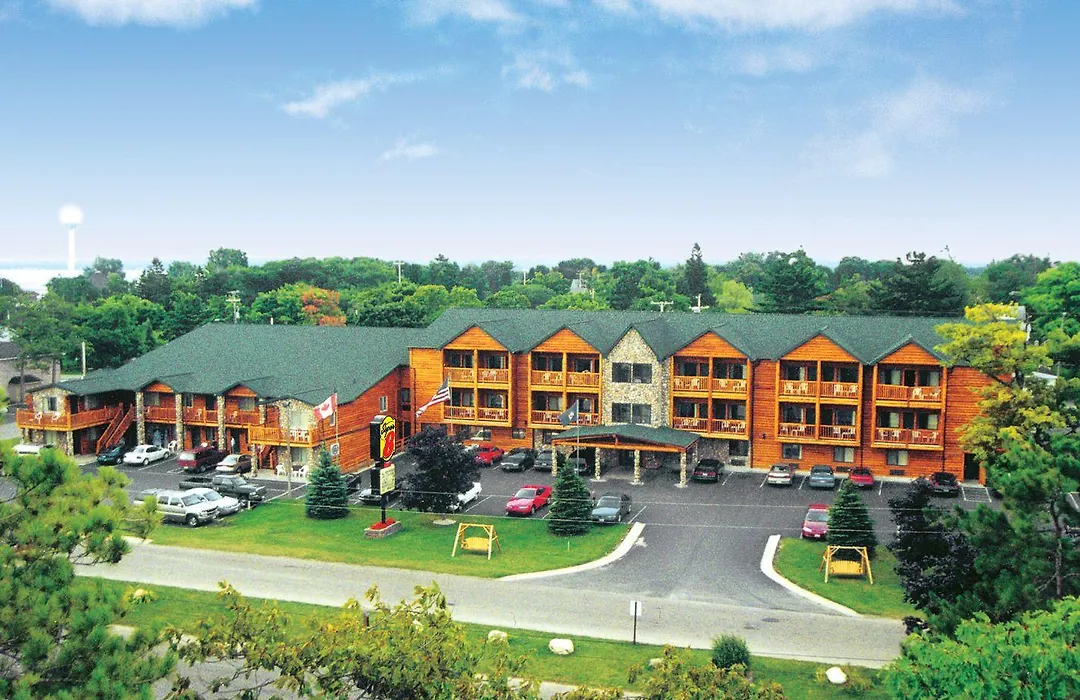 Super 8 By Wyndham Bridgeview Of Mackinaw City-1
