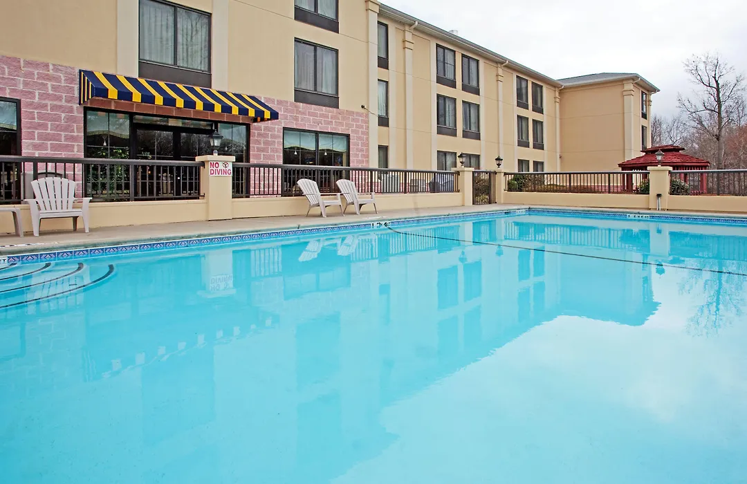 Holiday Inn Express & Suites Charlotte Arpt-Belmont By Ihg-1
