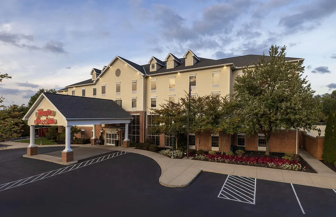 Hampton Inn & Suites State College At Williamsburg Square-1