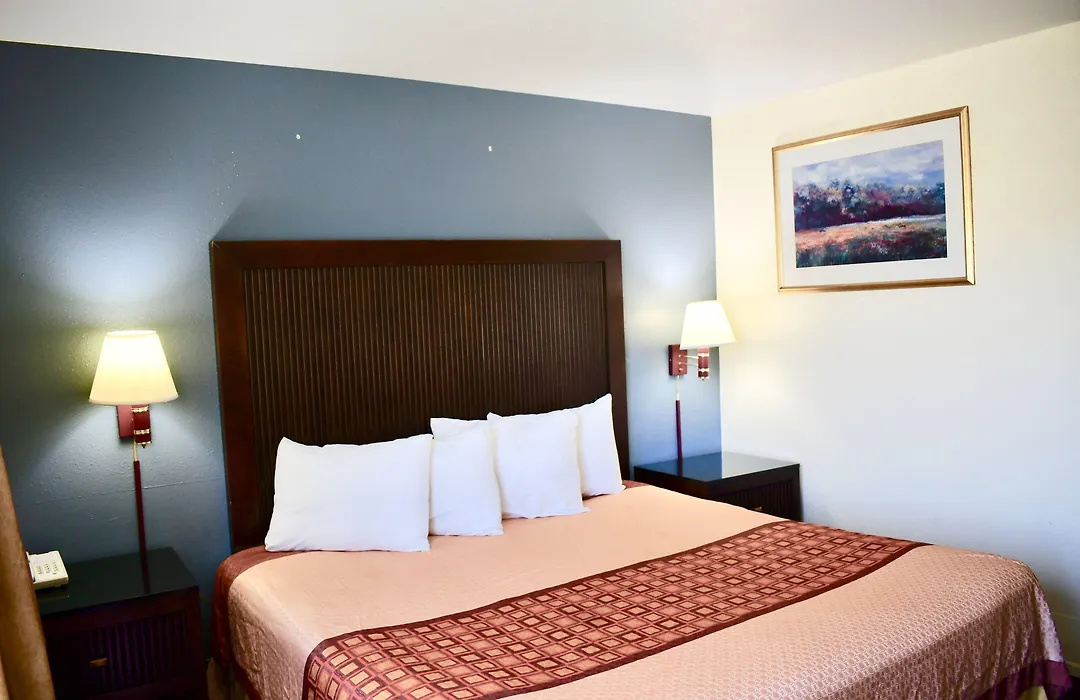 Travelers Inn Medford-1
