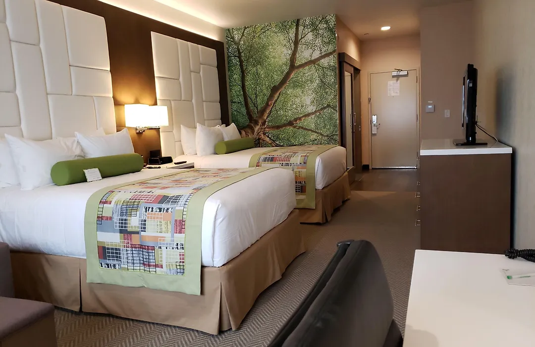 Wyndham Anaheim-1