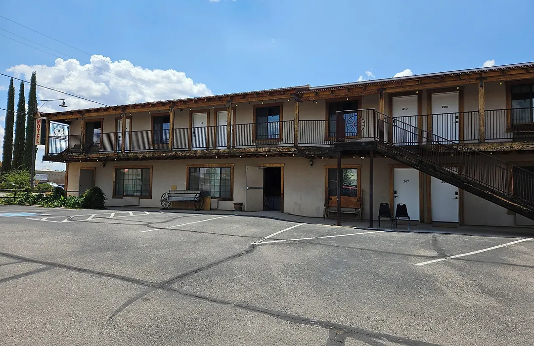 Tombstone Motel-1