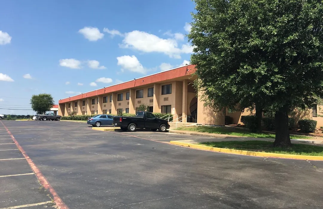 Days Inn By Wyndham Sherman-1