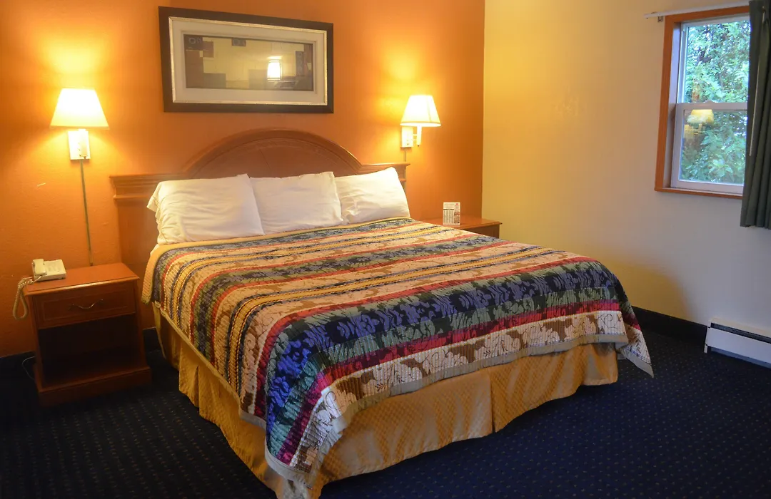 Great Lakes Inn & Suites-1