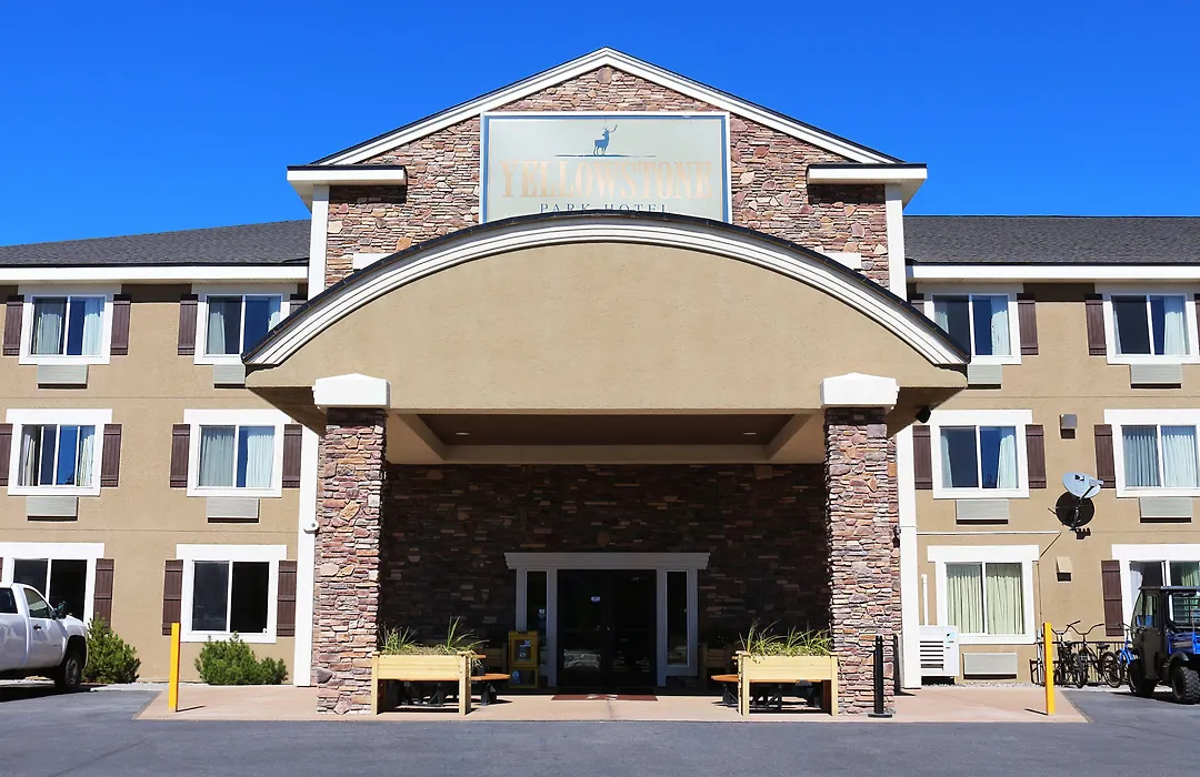 Yellowstone Park Hotel-1