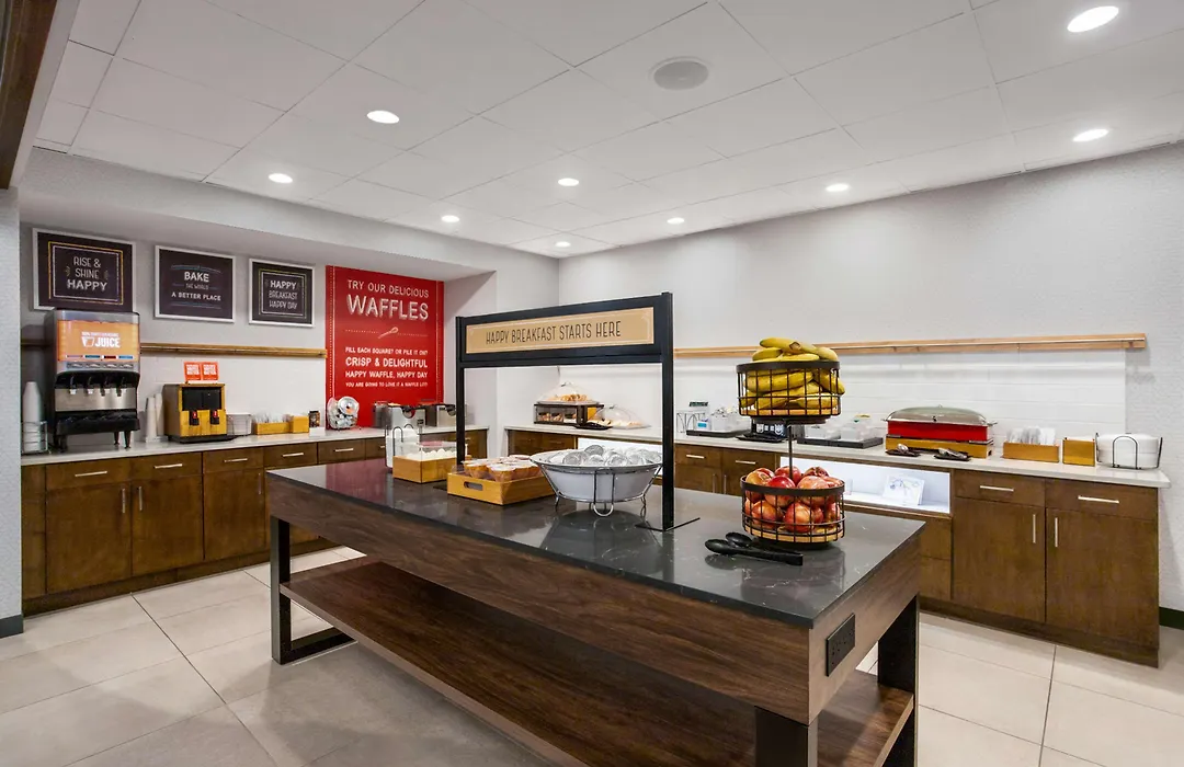 Hampton Inn & Suites Muncie-1