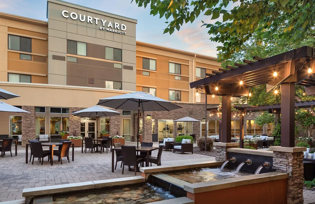Courtyard Mankato Hotel & Event Center-1