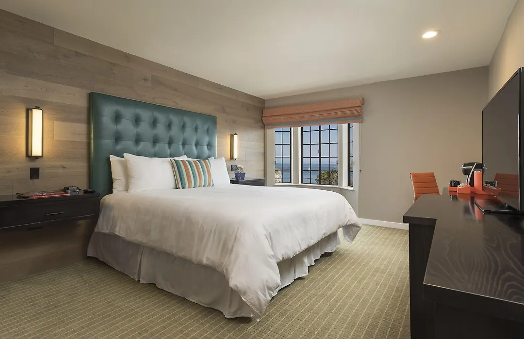 Wave Street Inn-1