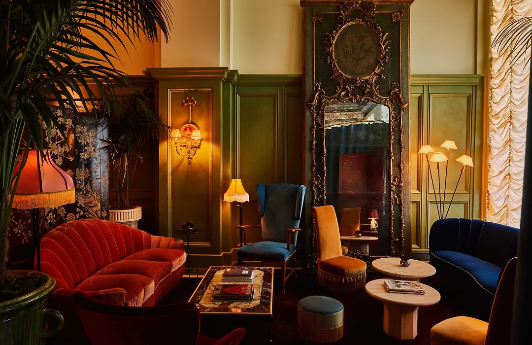 The Siren Hotel, An Ash Hotel-1