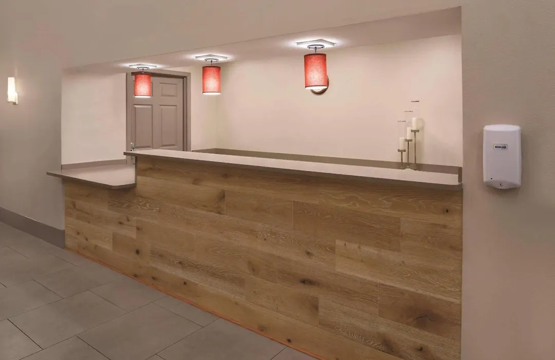 Country Inn & Suites By Radisson, Waterloo, Ia-1