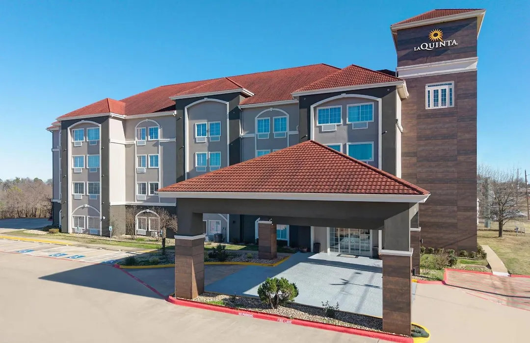 La Quinta Inn And Suites By Wyndham Paris-1