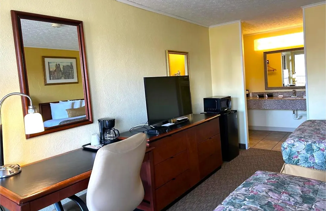 Lake Logan Inn-1