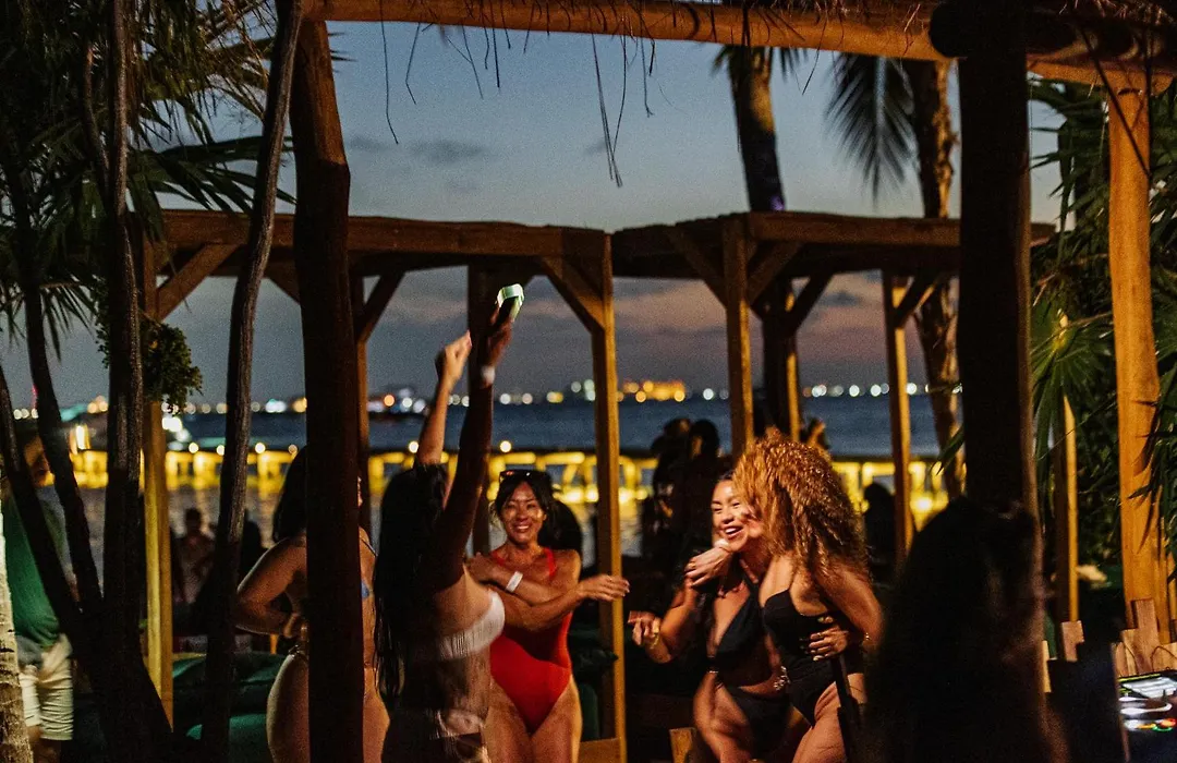 Mayan Monkey Isla Mujeres - Social Hotel (Adults Only)-1
