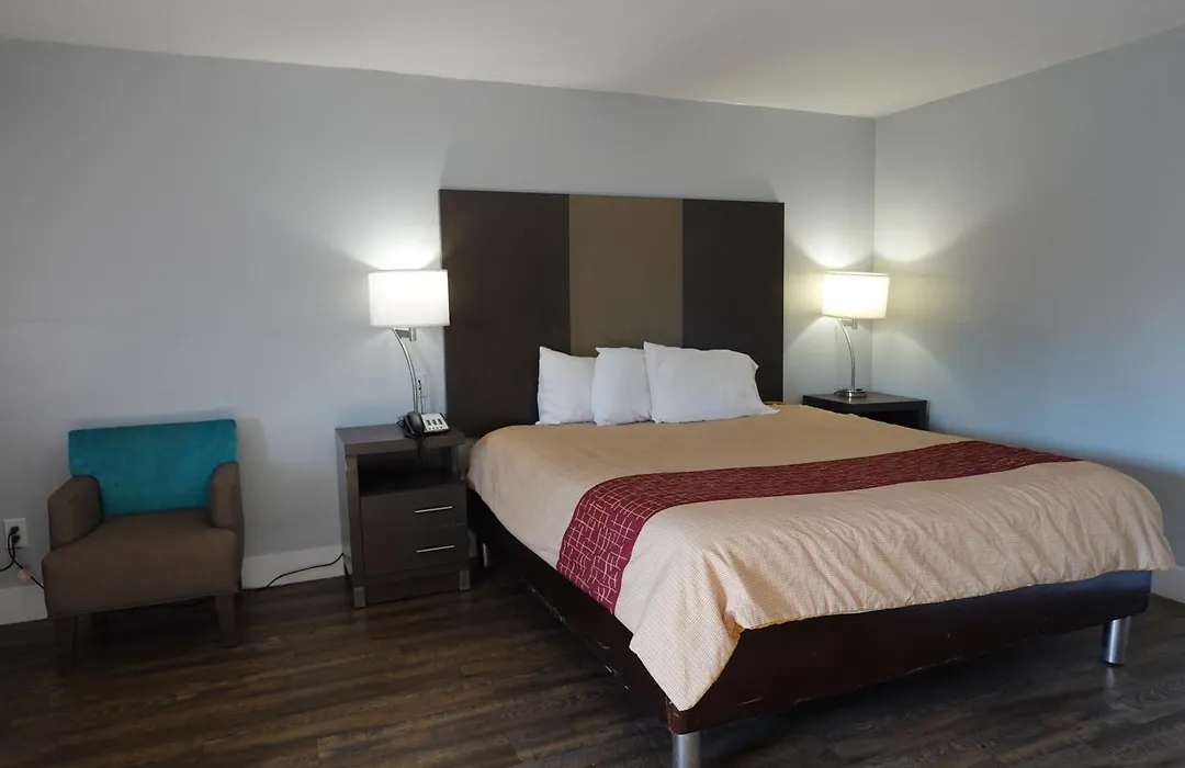 Cascades Motel - Chattanooga-1
