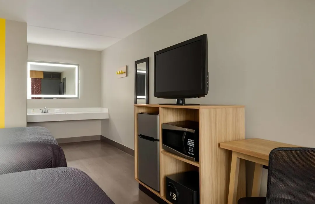 Super 8 By Wyndham Meadowlands-1