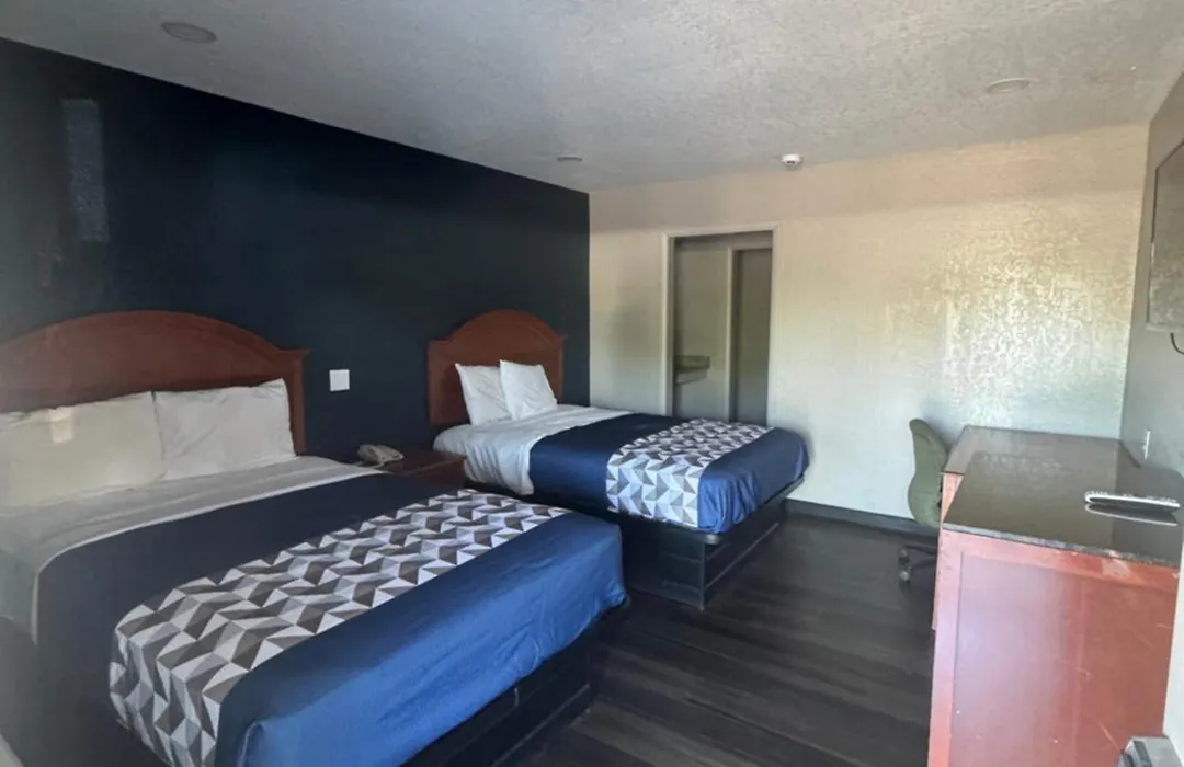 Economy Inn-1