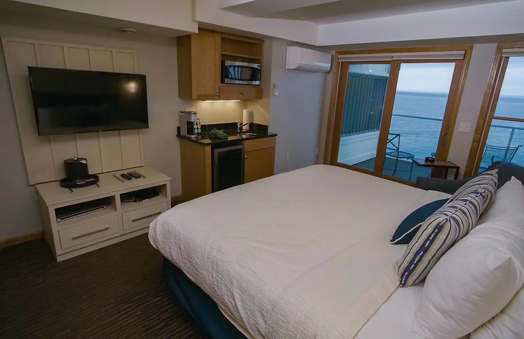 Beacon Pointe On Lake Superior-1
