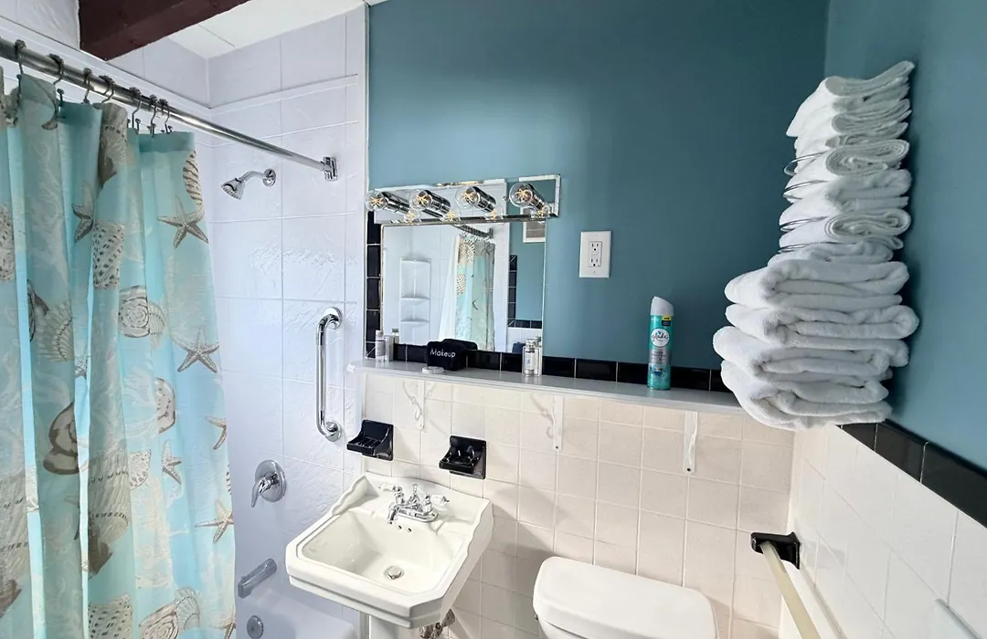 Claddagh Motel & Suites-1