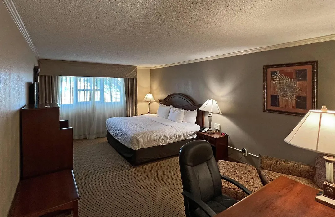 Clarion Inn Garden City-1