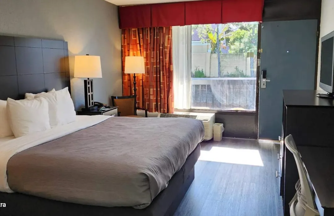 Quality Inn & Suites Gulf Breeze Bayside Near Pensacola Beach-1