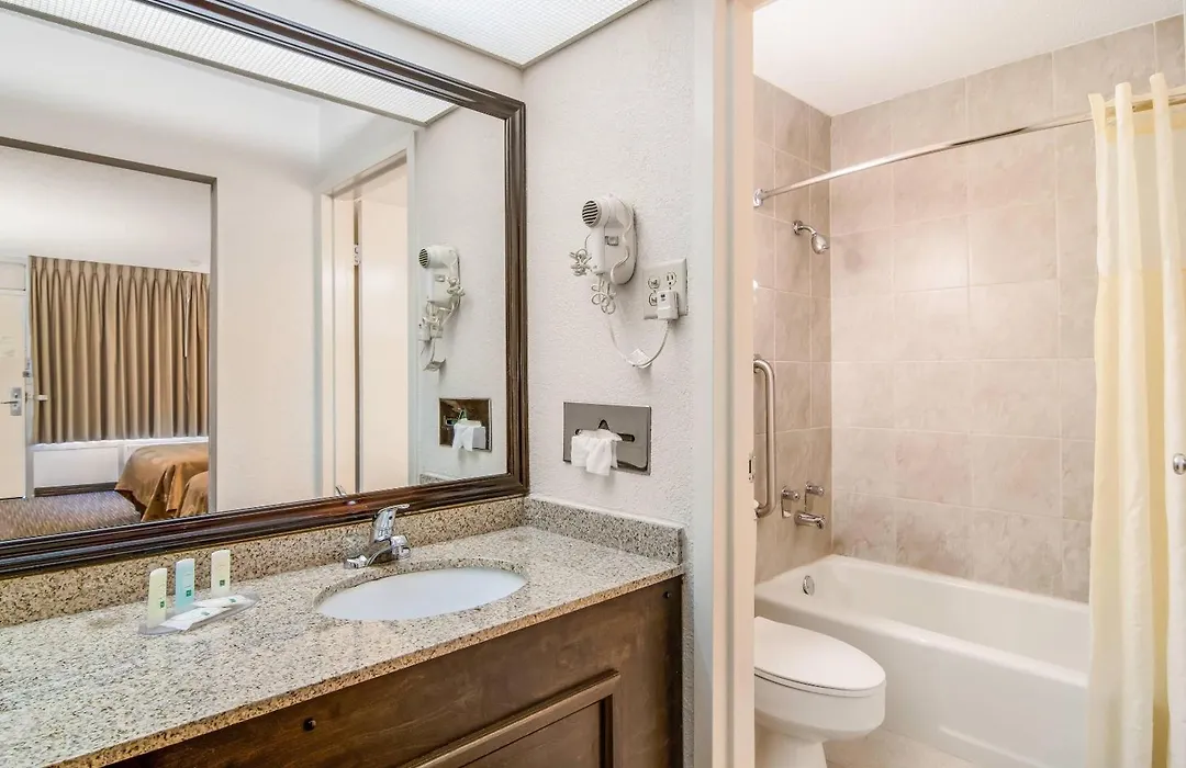 Quality Inn Suwanee I-85-1