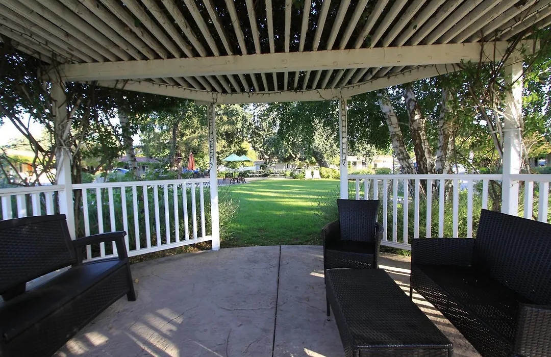 Meadowlark Inn-1