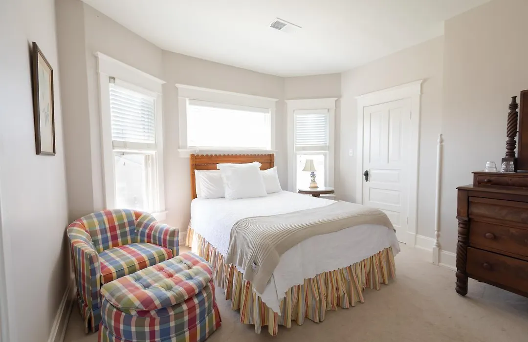 Clifton House - Observatory - King Suite, Sleeps 4, Mississippi River Views-1
