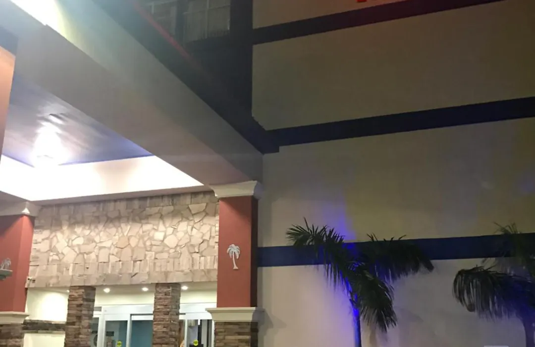 Blue Bay Inn And Suites-1