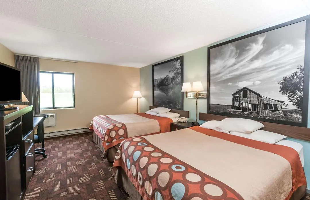 Super 8 By Wyndham Luverne-1