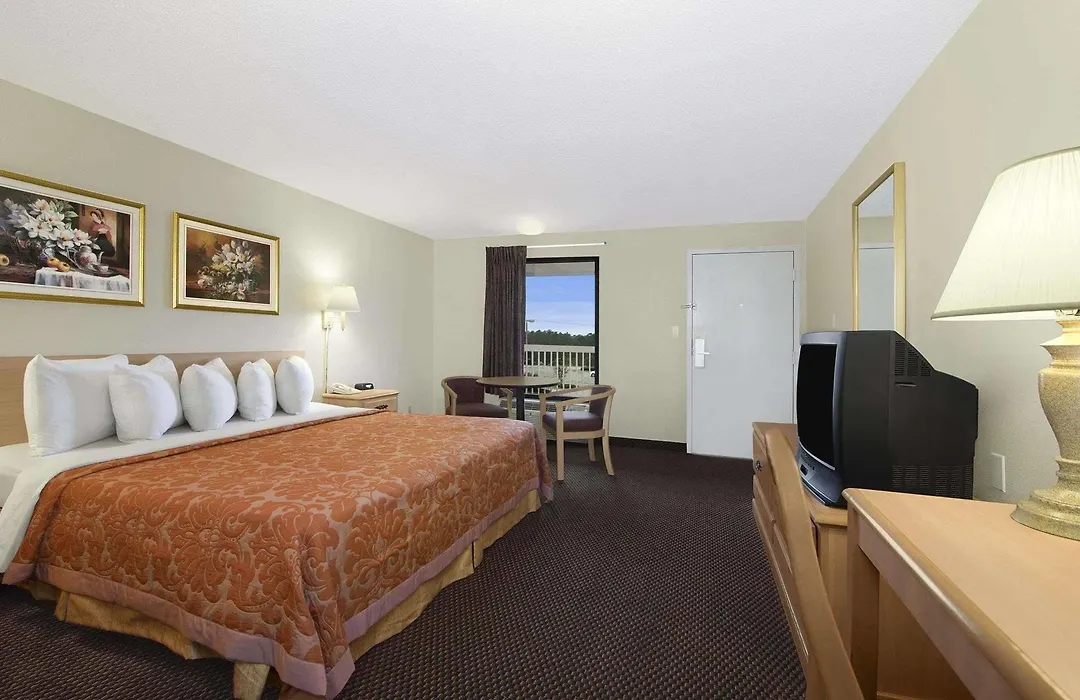 Howard Johnson By Wyndham Valdosta-1