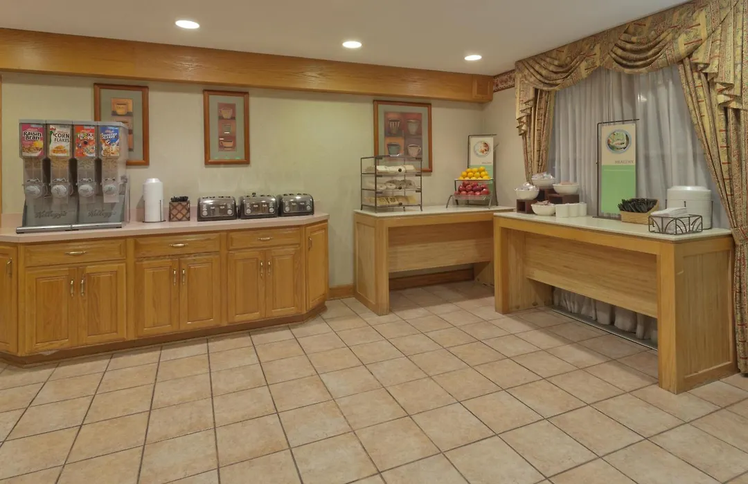 Country Inn & Suites By Radisson, Holland, Mi-1