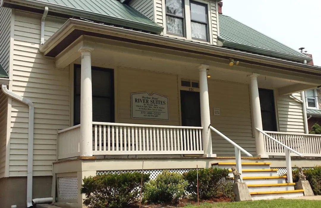 Harbor Haus Inn & Suites-1