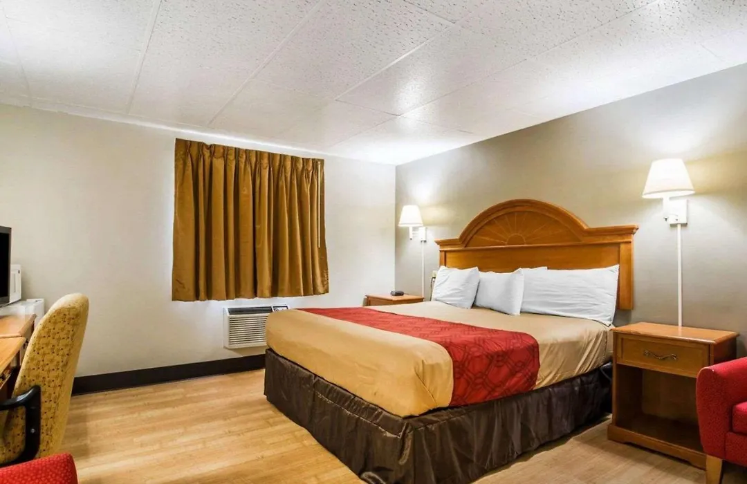 Econo Lodge New Paltz-1