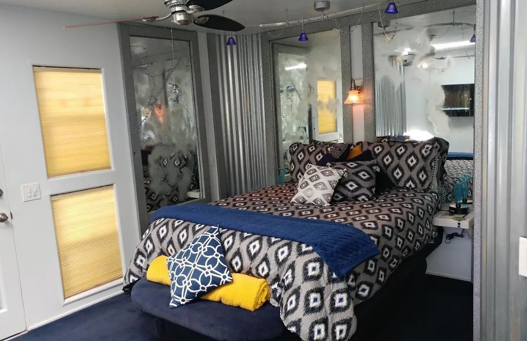 Wikiup Hummingbird Hotel-1