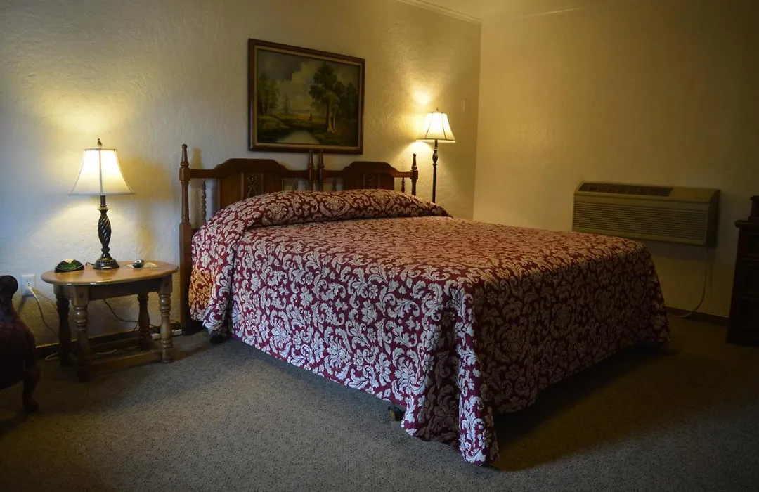 The Evergreen Motel In Kansas-1