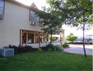 Fredericksburghillcountryhotel-3