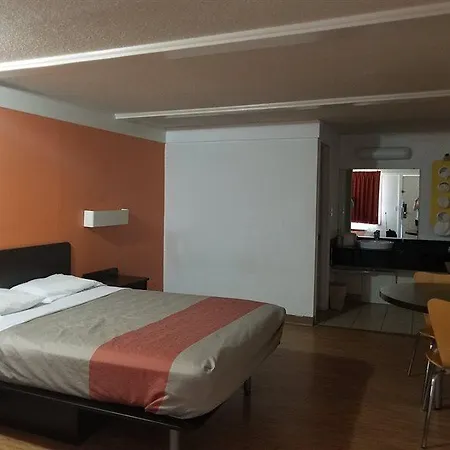 Travelodge By Wyndham Benton Harbor Mi-2