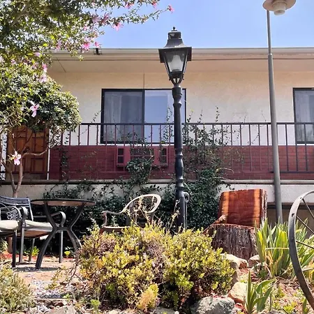 Mariposa Lodge-3