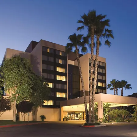 Doubletree By Hilton Fresno Convention Center-2