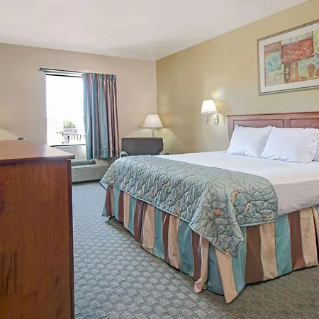 Days Inn By Wyndham Downtown St. Louis-2